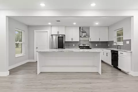 813 Central Ave, Elgin, TX 78621