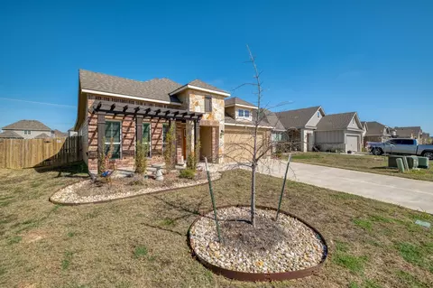 Exterior - 3500 Beutel Rd, Lorena, TX 76655 photo 3 of 7