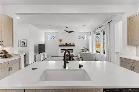 Kitchen - 471 Diamondleaf Dr, Buda, TX 78610 photo 5 of 6