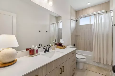 Bath - 471 Diamondleaf Dr, Buda, TX 78610 photo 4 of 5