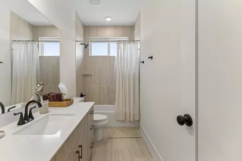 Bath - 471 Diamondleaf Dr, Buda, TX 78610 photo 3 of 5