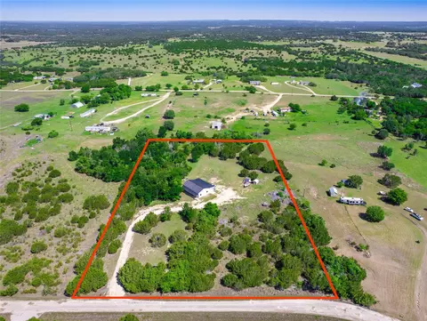 411 Avila Ln, Briggs, TX 78608