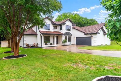28 Lost Meadow Trl, The Hills, TX 78738