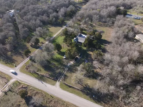 221 Lower Elgin Rd, Elgin, TX 78621 photo 2
