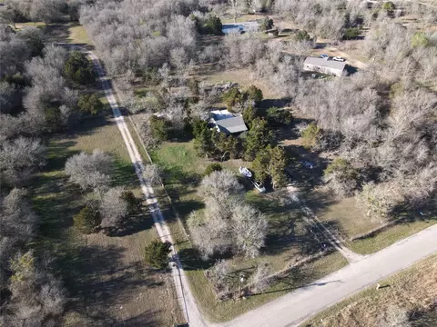 221 Lower Elgin Rd, Elgin, TX 78621 photo 3