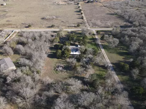 221 Lower Elgin Rd, Elgin, TX 78621 photo 5