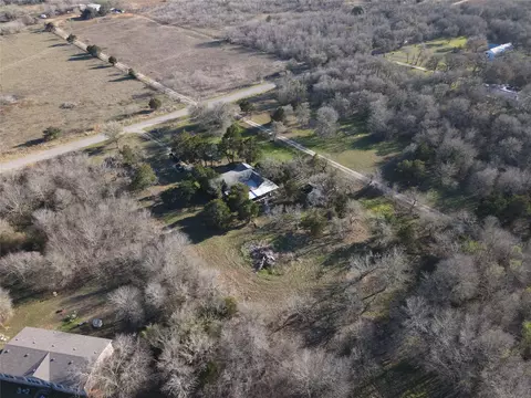 221 Lower Elgin Rd, Elgin, TX 78621 photo 6