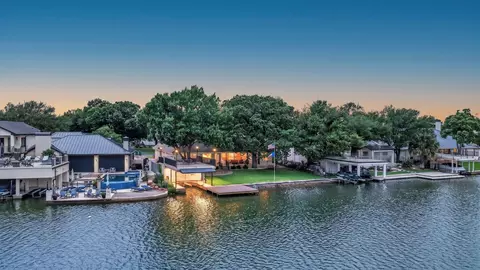 909 Red Sails Dr, Horseshoe Bay, TX 78657
