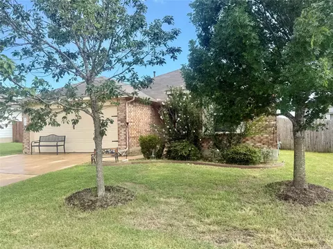 107 Jim Dandy Dr, Elgin, TX 78621 photo 2
