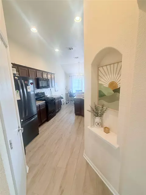 107 Jim Dandy Dr, Elgin, TX 78621 photo 4