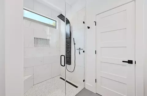 Bath - 2510 E 4th St #2, Austin, TX 78702 photo 3 of 5