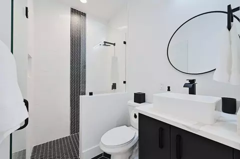 Bath - 2510 E 4th St #2, Austin, TX 78702 photo 1 of 5