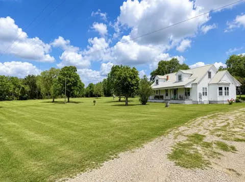 235 Park Ln, Fayetteville, TX 78940