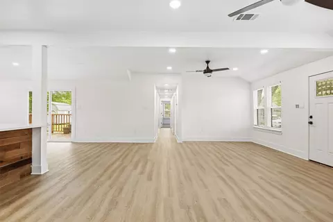 404 E Wolf St, Granger, TX 76530 photo 7