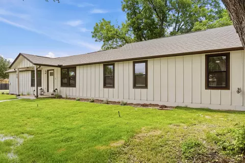404 E Wolf St, Granger, TX 76530 photo 3