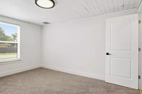 404 E Wolf St, Granger, TX 76530 photo 15