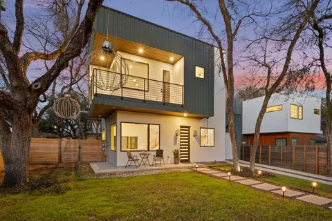 910 Nalide St #B, Austin, TX 78745