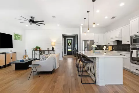 Entry Way - 1410 Hart St, Georgetown, TX 78626 photo 4 of 4