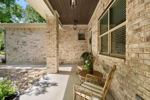 Exterior - 1410 Hart St, Georgetown, TX 78626 photo 5 of 13