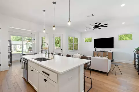 Kitchen - 1410 Hart St, Georgetown, TX 78626 photo 3 of 4