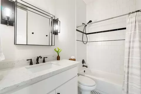 Bath - 1410 Hart St, Georgetown, TX 78626 photo 1 of 4