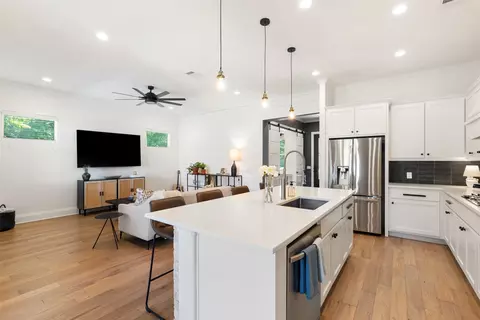 Kitchen - 1410 Hart St, Georgetown, TX 78626 photo 4 of 4