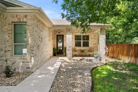 Exterior - 1410 Hart St, Georgetown, TX 78626 photo 4 of 13