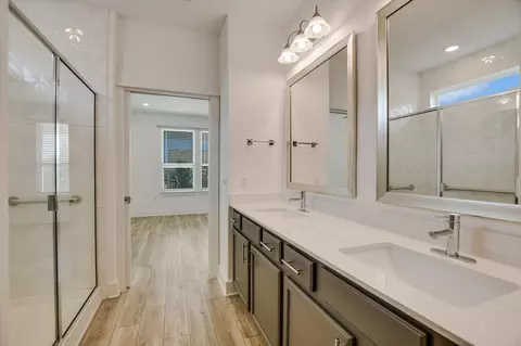 Bath - 702 Kitty Hawk Rd, Georgetown, TX 78633 photo 1 of 2