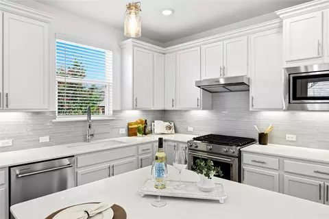 Kitchen - 702 Kitty Hawk Rd, Georgetown, TX 78633 photo 4 of 5