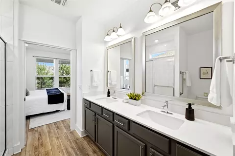 Bath - 702 Kitty Hawk Rd, Georgetown, TX 78633 photo 3 of 4