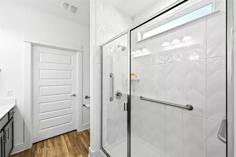 Bath - 702 Kitty Hawk Rd, Georgetown, TX 78633 photo 2 of 4
