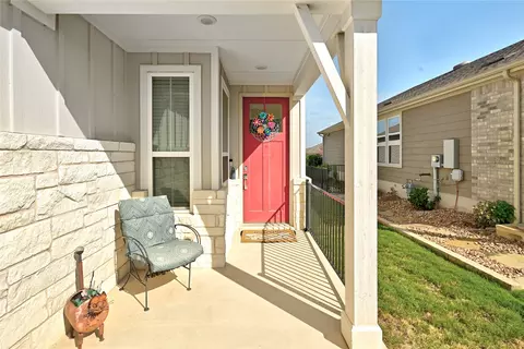Exterior - 702 Kitty Hawk Rd, Georgetown, TX 78633 photo 4 of 10