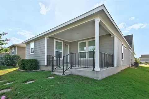 Exterior - 702 Kitty Hawk Rd, Georgetown, TX 78633 photo 6 of 10