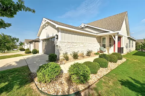 Exterior - 702 Kitty Hawk Rd, Georgetown, TX 78633 photo 3 of 10