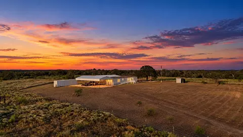 859 Lakey Rd, Nixon, TX 78140