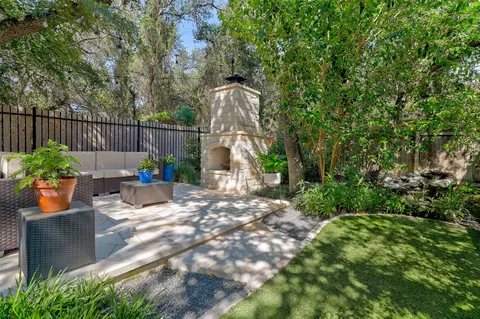 41 Muirfield Greens Ln, Lakeway, TX 78738