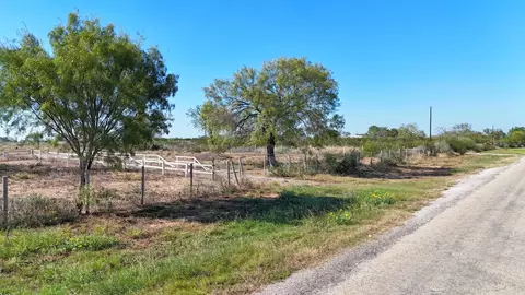7051 County Rd, Moore, TX 78057 photo 13