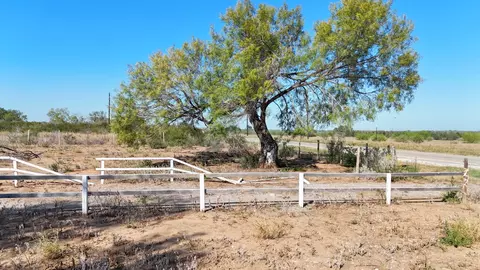 7051 County Rd, Moore, TX 78057 photo 16