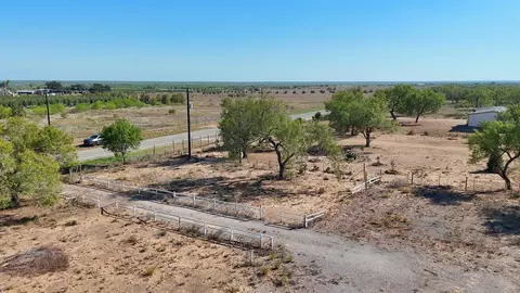7051 County Rd, Moore, TX 78057 photo 4