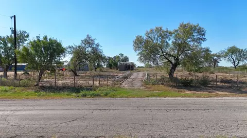 7051 County Rd, Moore, TX 78057 photo 23
