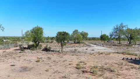 7051 County Rd, Moore, TX 78057 photo 11