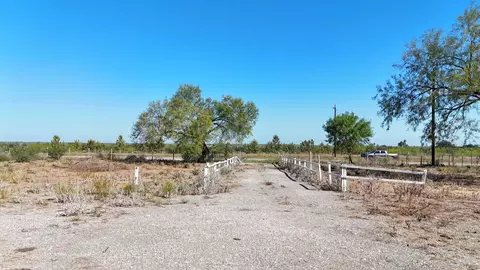 7051 County Rd, Moore, TX 78057 photo 19