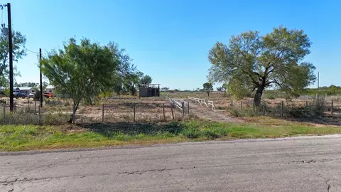 7051 County Rd, Moore, TX 78057 photo 14
