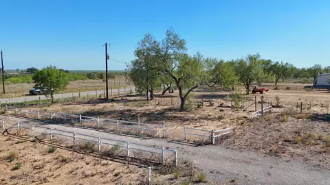 7051 County Rd, Moore, TX 78057 photo 3