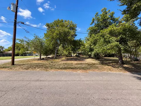 917 Proctor St, Lockhart, TX 78644 photo 5