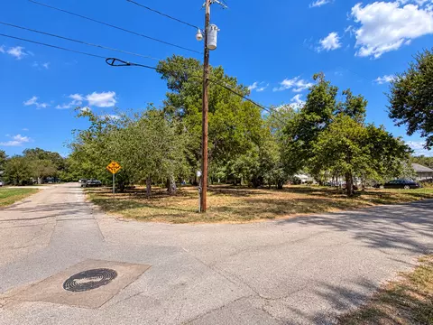 917 Proctor St, Lockhart, TX 78644 photo 7