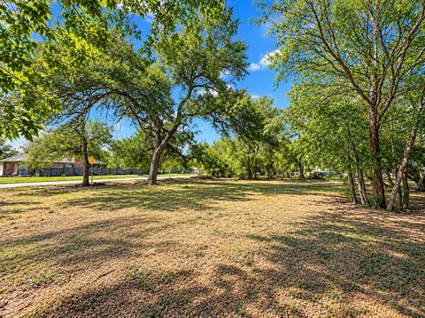 917 Proctor St, Lockhart, TX 78644 photo 2