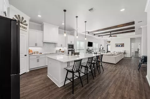 707 Eagle Pass Dr, Salado, TX 76571