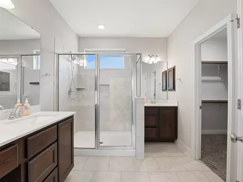 Bath - 2132 Ringstaff Rd, Leander, TX 78641 photo 3 of 4
