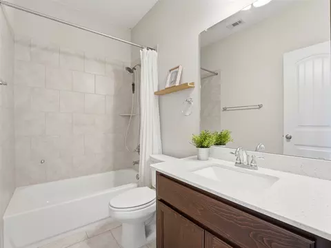 Bath - 2132 Ringstaff Rd, Leander, TX 78641 photo 1 of 4